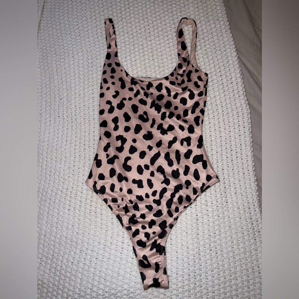 Princess Polly leopard print bodysuit size US 2 Lightly worn
